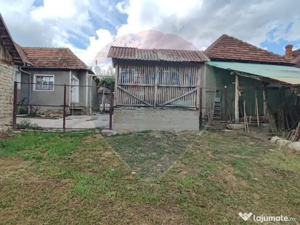 Casă cu 4 camere si teren de vânzare in com. Husasau de... 