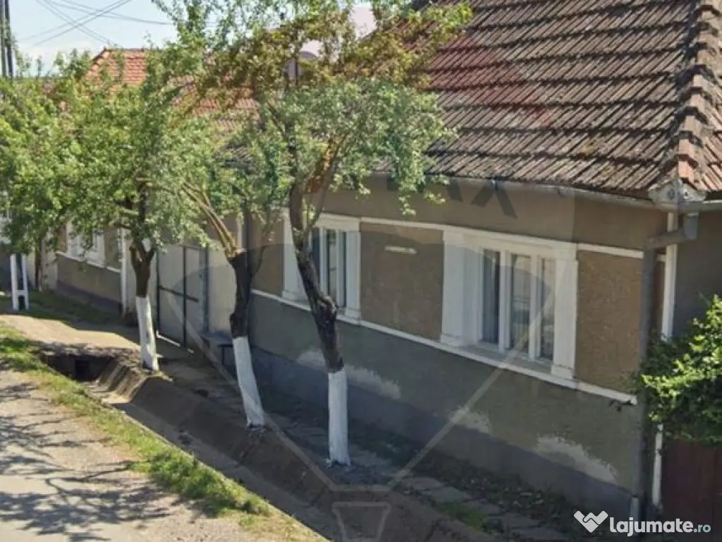 Casă cu 4 camere si teren de vânzare in com. Husasau de... 