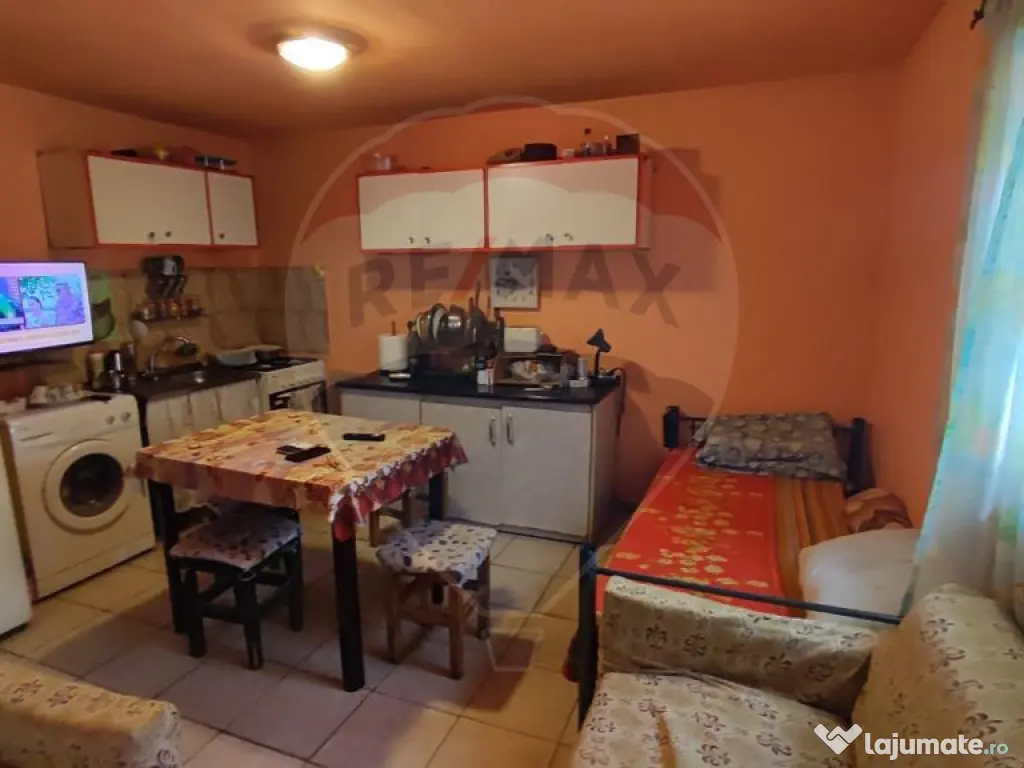 Casă cu 4 camere si teren de vânzare in com. Husasau de... 