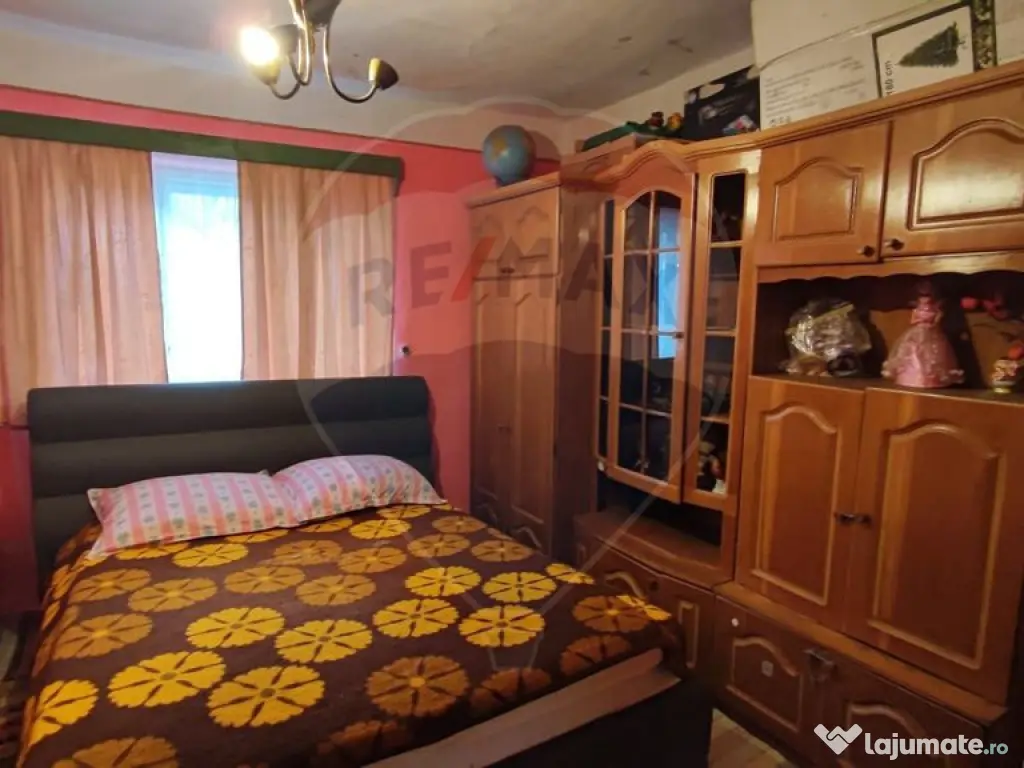 Casă cu 4 camere si teren de vânzare in com. Husasau de... 