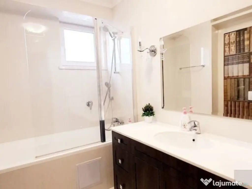 3 camere in zona Spitalului Judetean