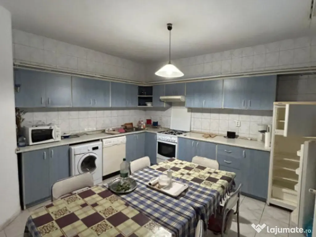 Povestea unei case la doar 200 m de valuri, cu piscină și