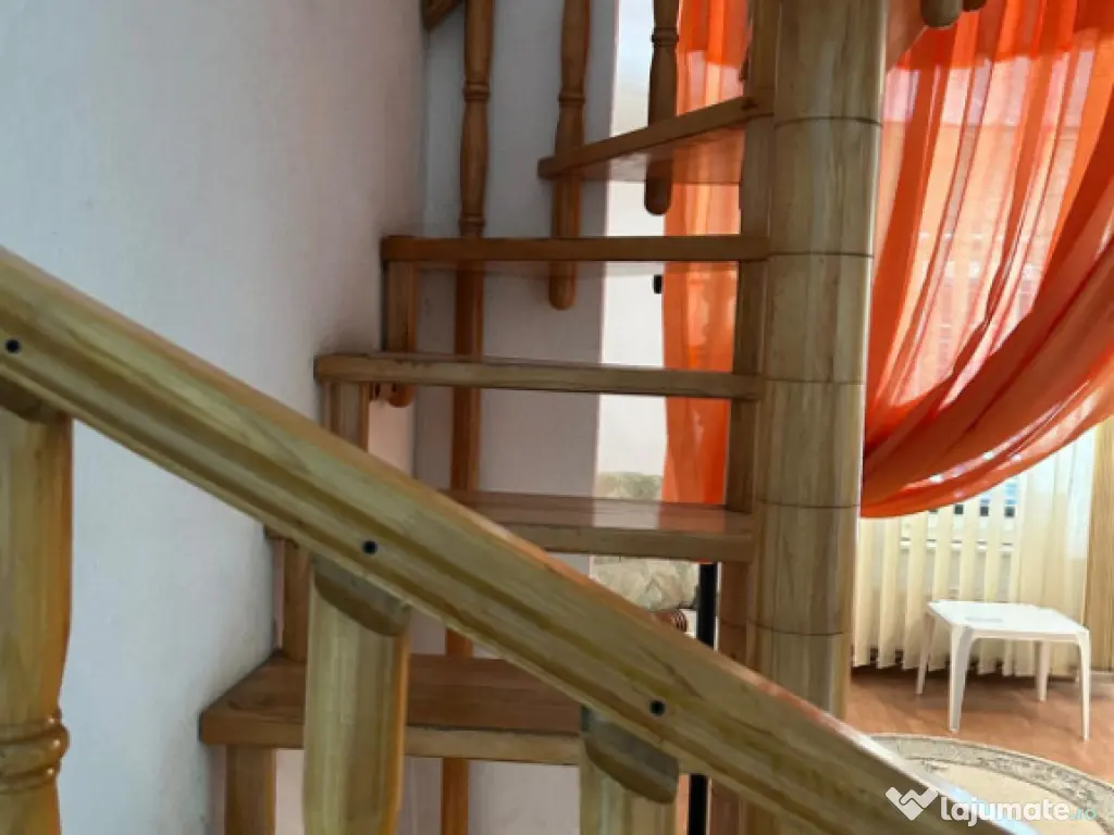 Povestea unei case la doar 200 m de valuri, cu piscină și