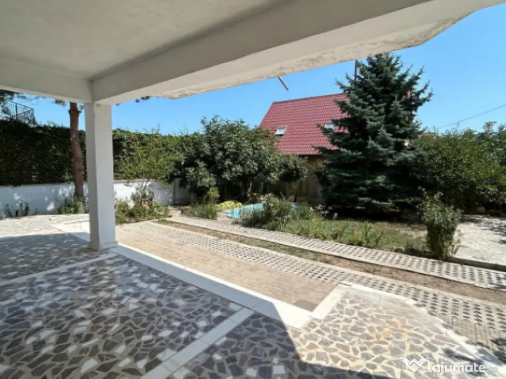 Povestea unei case la doar 200 m de valuri, cu piscină și