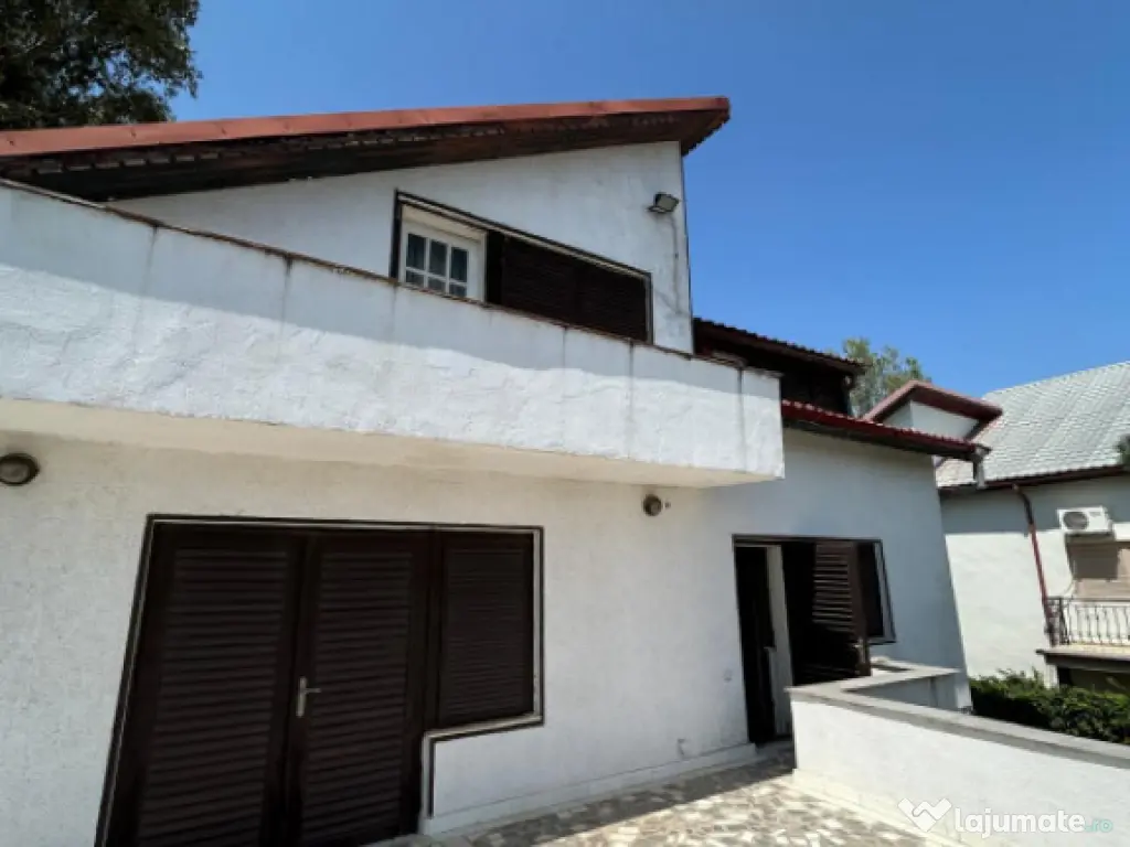 Povestea unei case la doar 200 m de valuri, cu piscină și