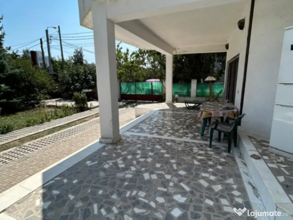 Povestea unei case la doar 200 m de valuri, cu piscină și