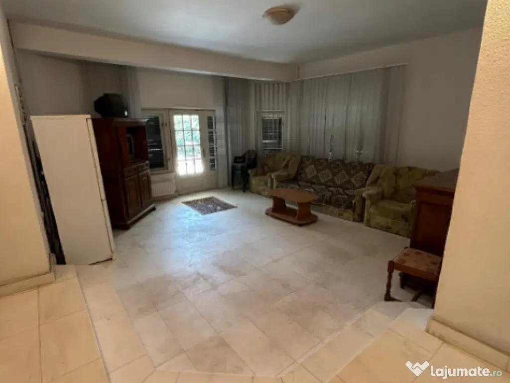 Povestea unei case la doar 200 m de valuri, cu piscină și