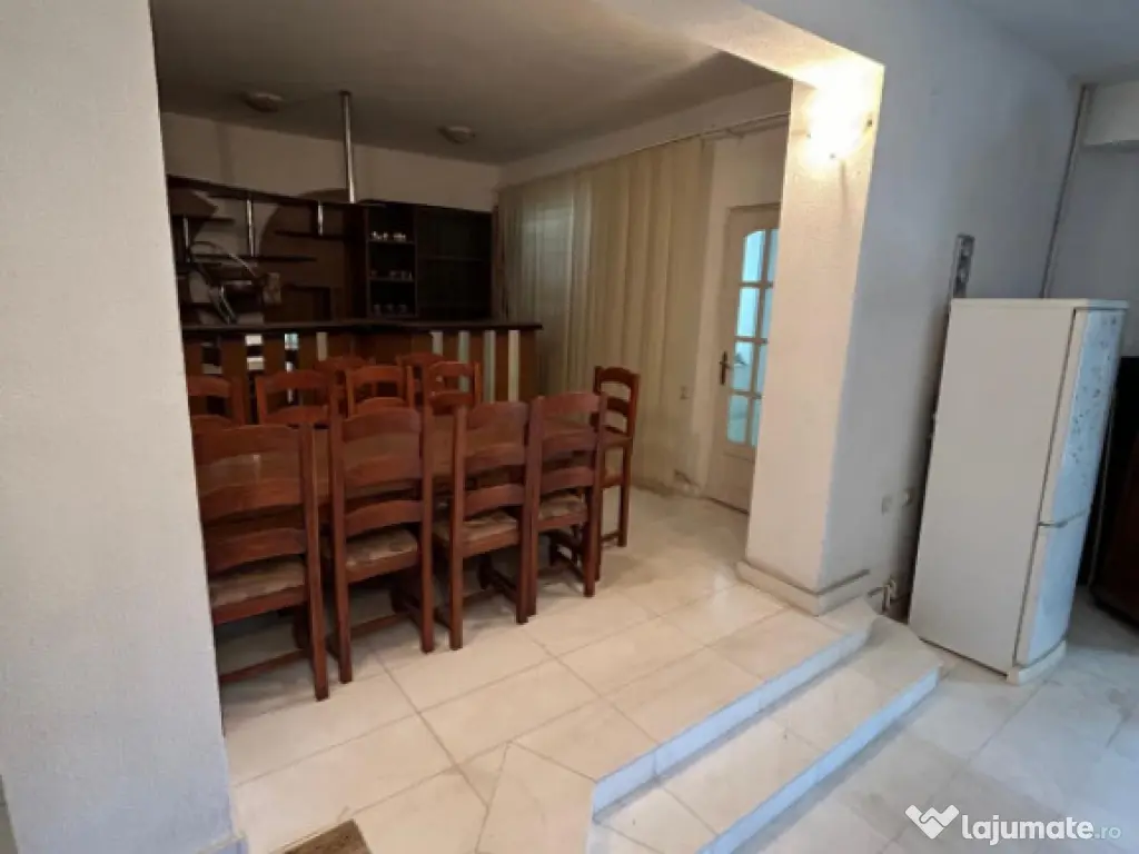 Povestea unei case la doar 200 m de valuri, cu piscină și