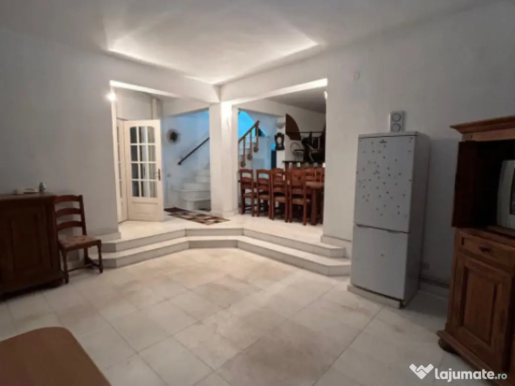 Povestea unei case la doar 200 m de valuri, cu piscină și