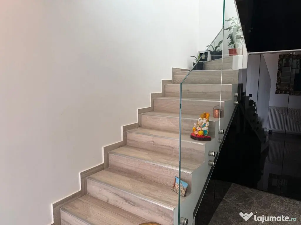 APARTAMENT CU 4 CAMERE SI CURTE PRIVATA, NICOLINA CUG