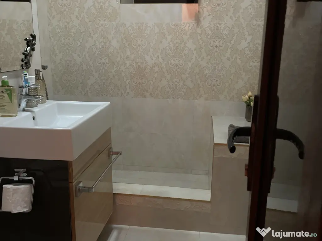 Apartament 3 camere, 97 mp + boxă 10 mp, et.1, lângă Kaufland Pacurari 