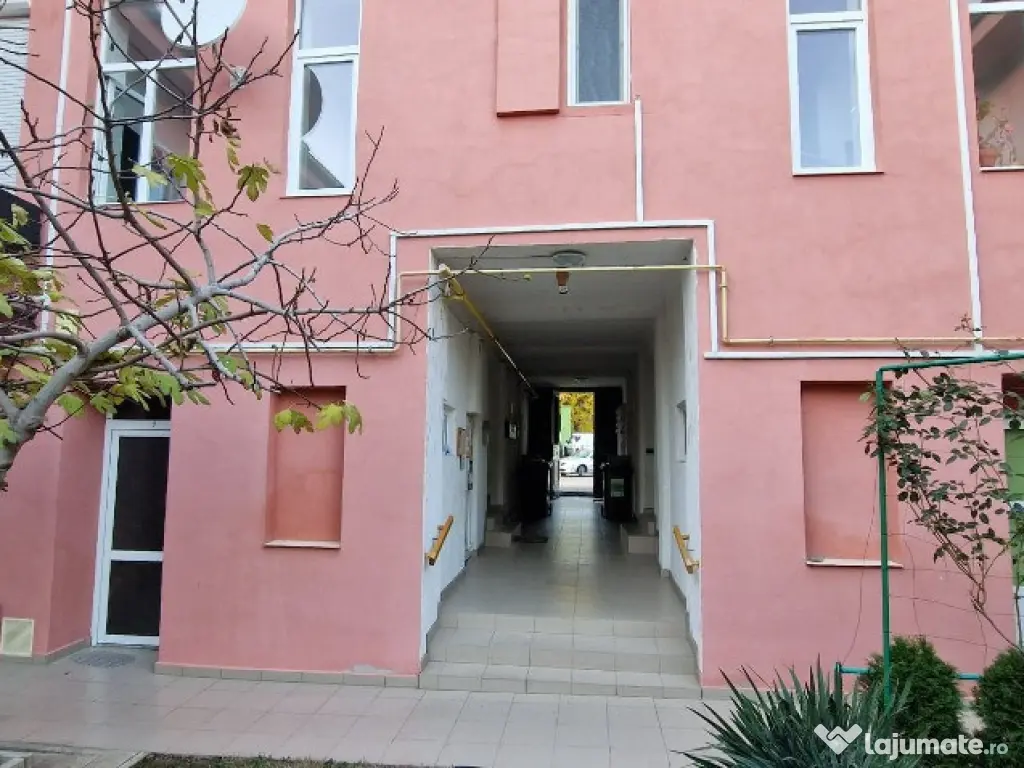 Apartament 3 camere de închiriat, str. Louis Pasteur, Oradea