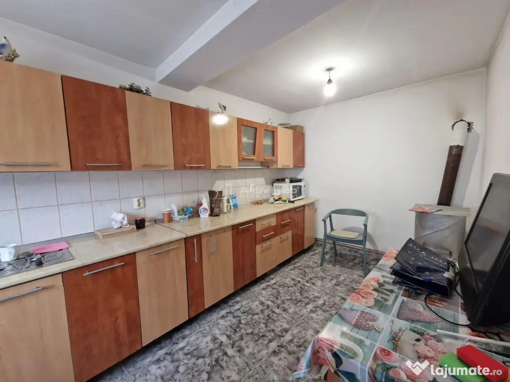 Resita, chirie casa 2 camere STRICT MUNCITORI