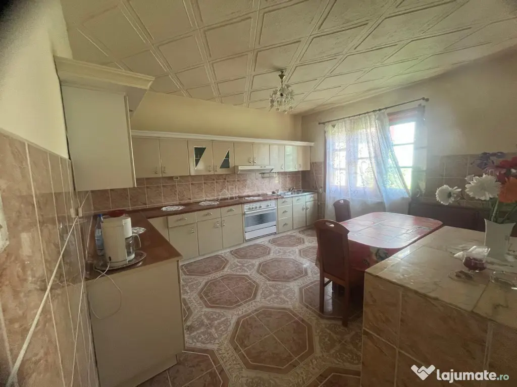 Caransebes, Casa P E, Teren 1000 Mp 