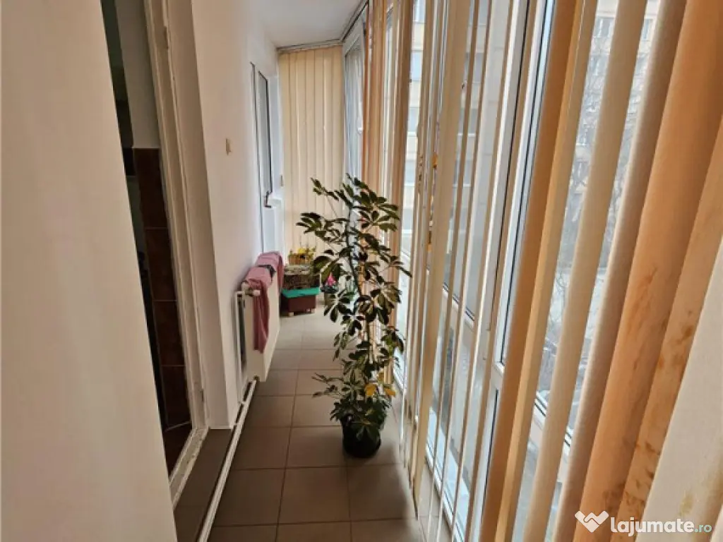 Apartament 3 camere decomandate, zona Astra 