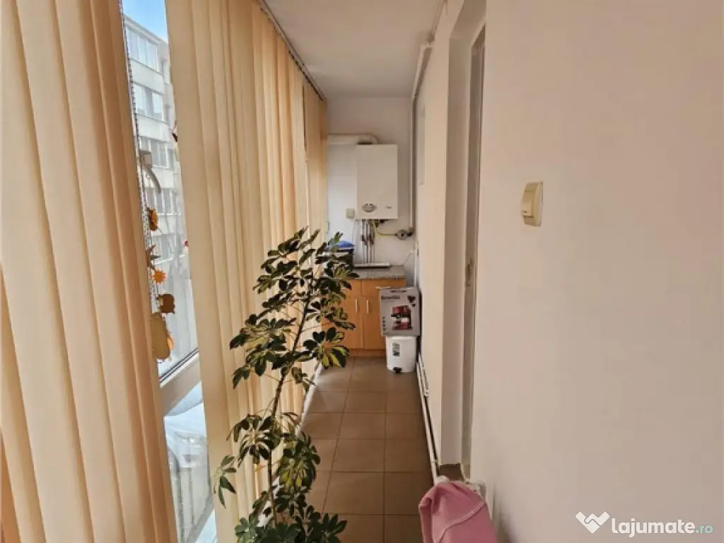 Apartament 3 camere decomandate, zona Astra 