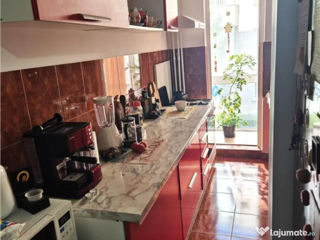 Apartament 3 camere decomandate, zona Astra (Calea Bucuresti 