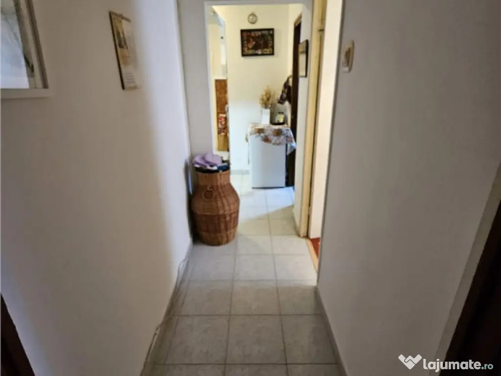 Apartament 3 camere decomandate, zona Astra 