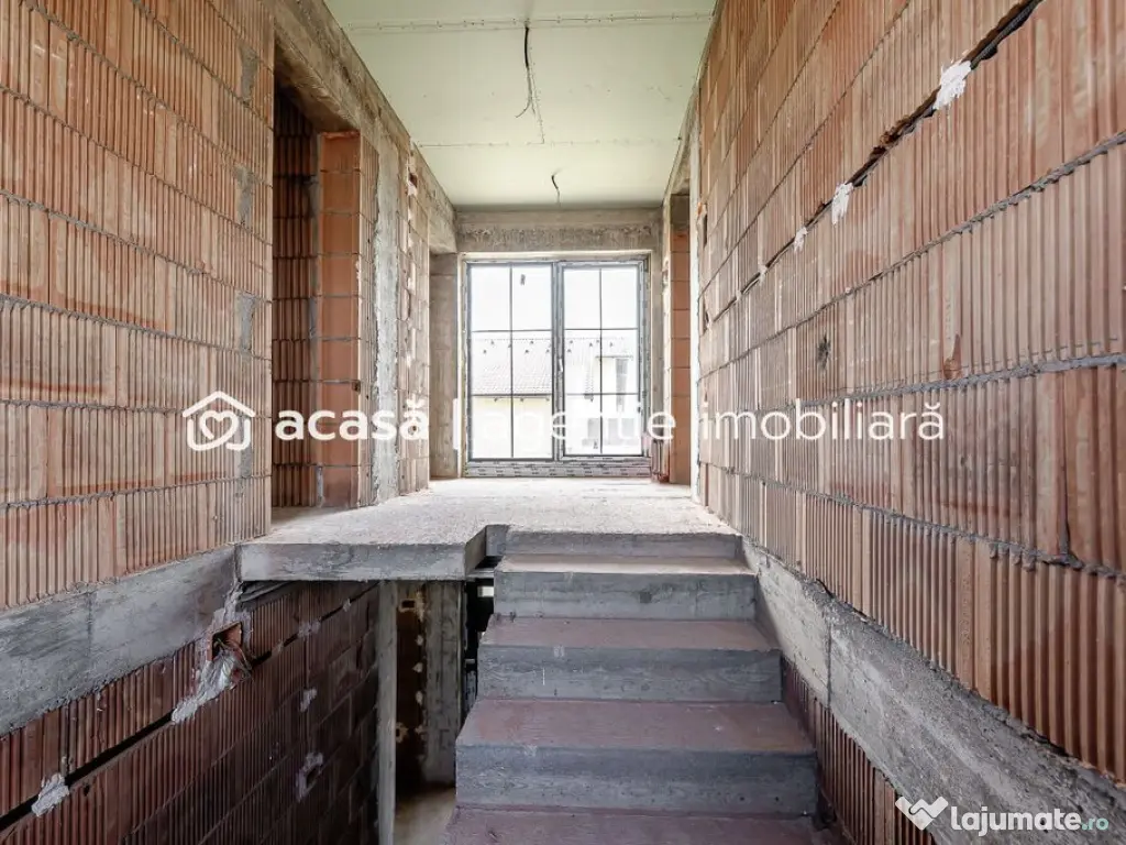 Casă nouă, parțial finalizată – Str. Constituției,... 