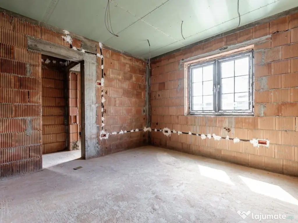 Casă nouă, parțial finalizată – Str. Constituției,... 