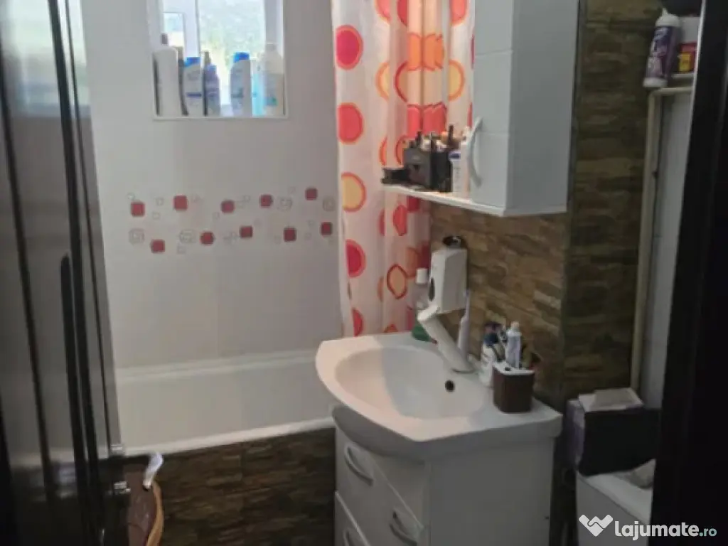 Apartament 2 camere, decomandat - zona Astra