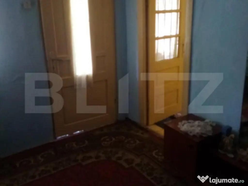 Casa cu 2 camere demolabila, suprafata teren 1700mp + super