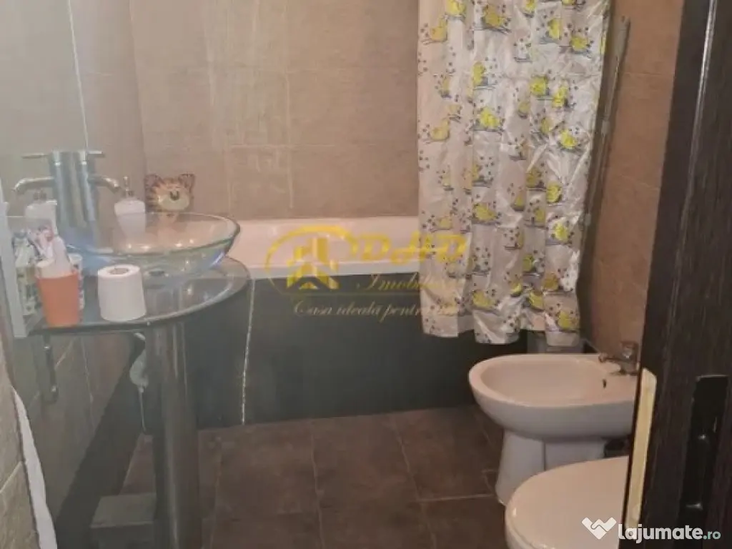 Apartament 3 camere decomandate - Podul de Piatră