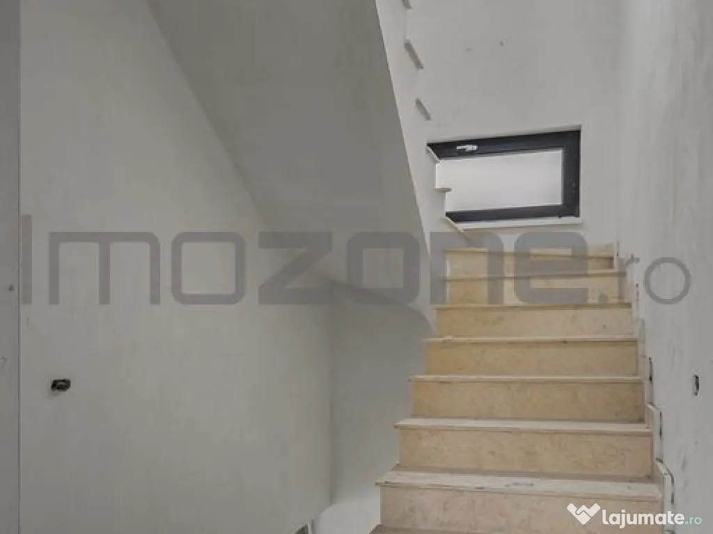 Casă spațioasă cu terasă și loc de parcare – Milit... 