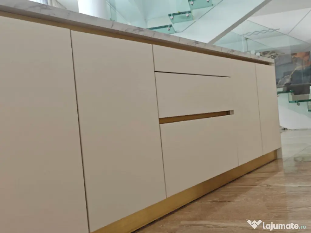 Casa lux 280mp teren 100 cartier Tineretului Sura Mica 