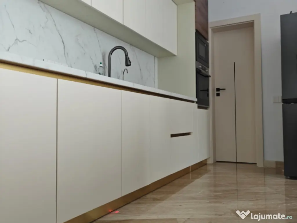 Casa lux 280mp teren 100 cartier Tineretului Sura Mica 