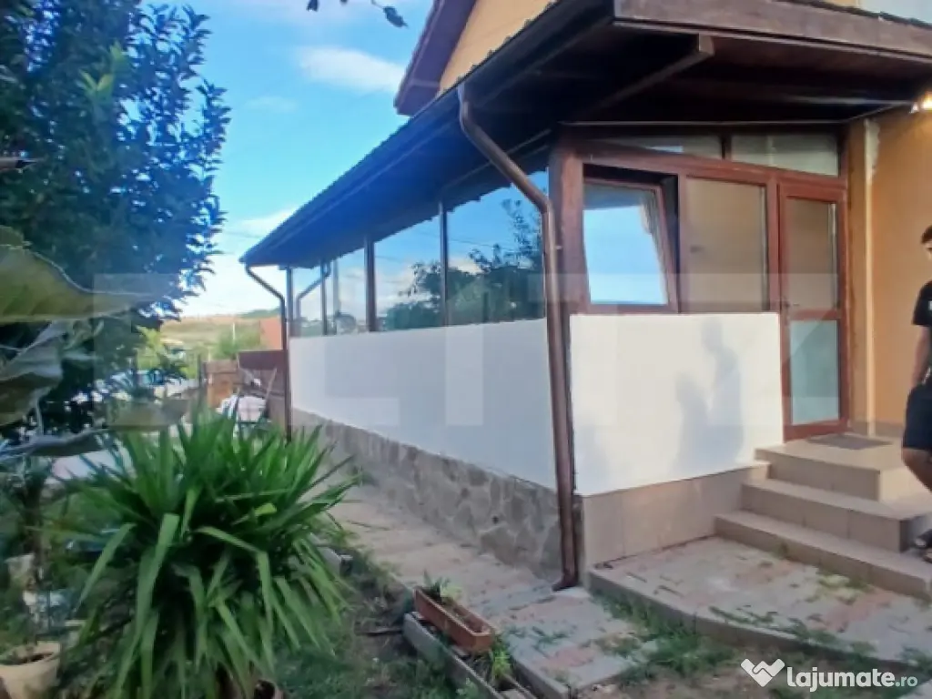 Apartament la casa 4 camere - Bucium