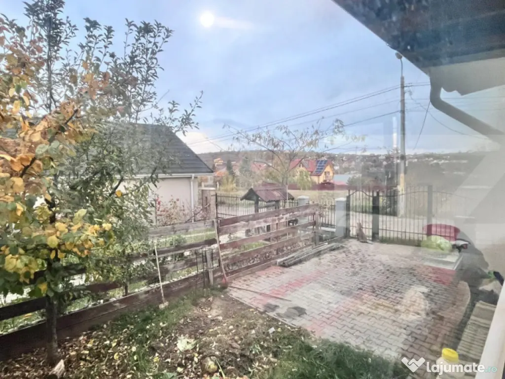 Apartament la casa 4 camere - Bucium