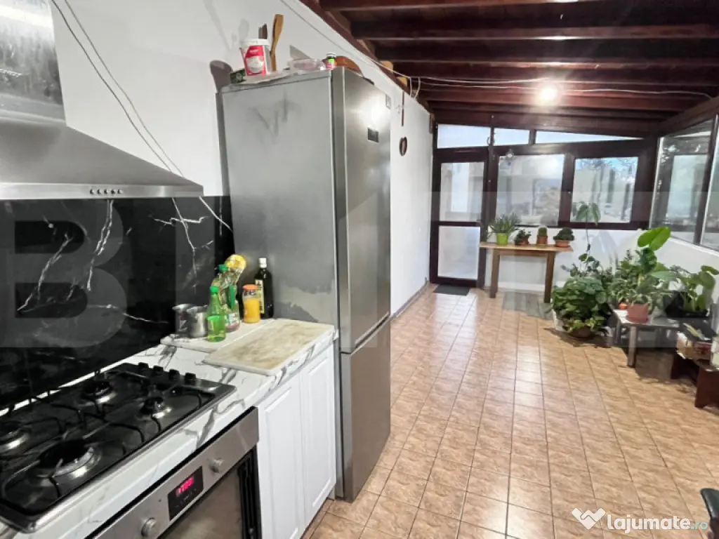 Apartament la casa 4 camere - Bucium