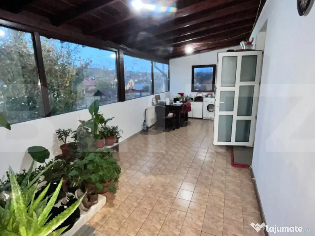 Apartament la casa 4 camere - Bucium