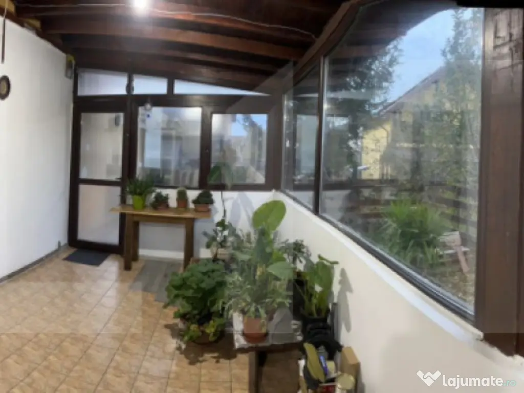 Apartament la casa 4 camere - Bucium