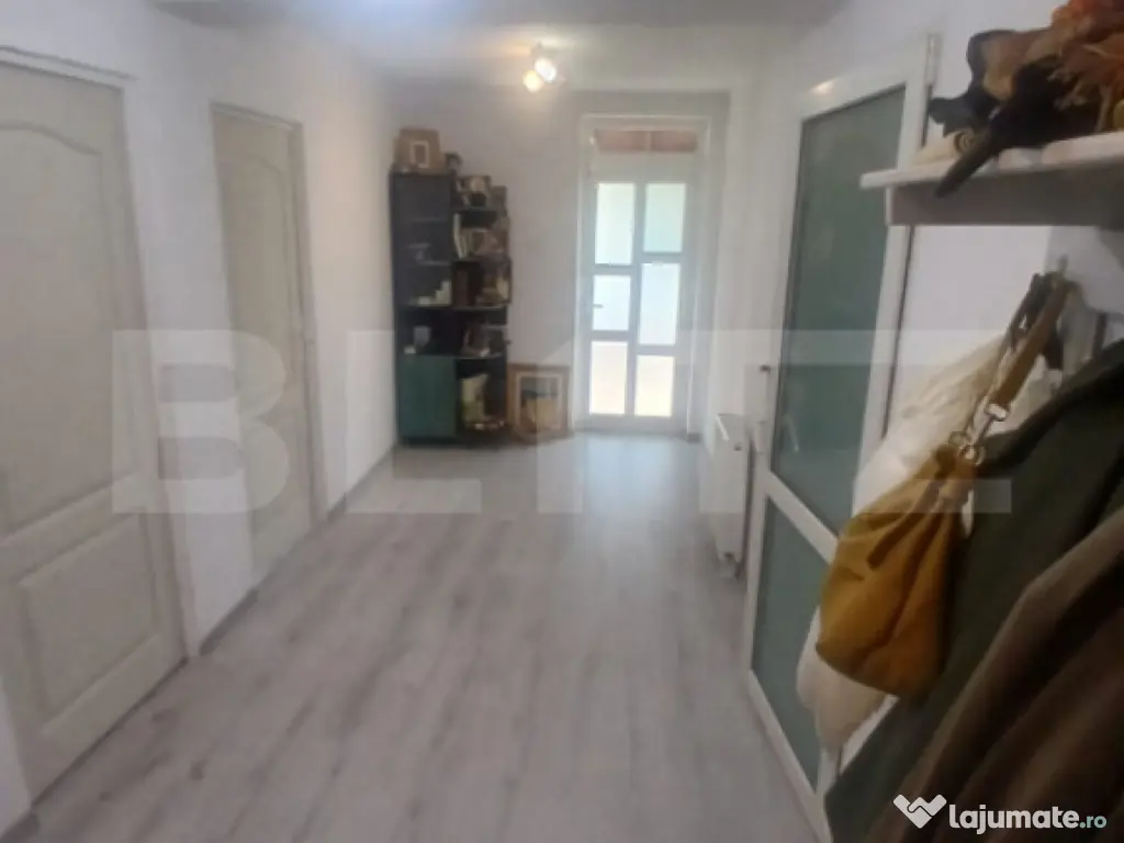 Apartament la casa 4 camere - Bucium