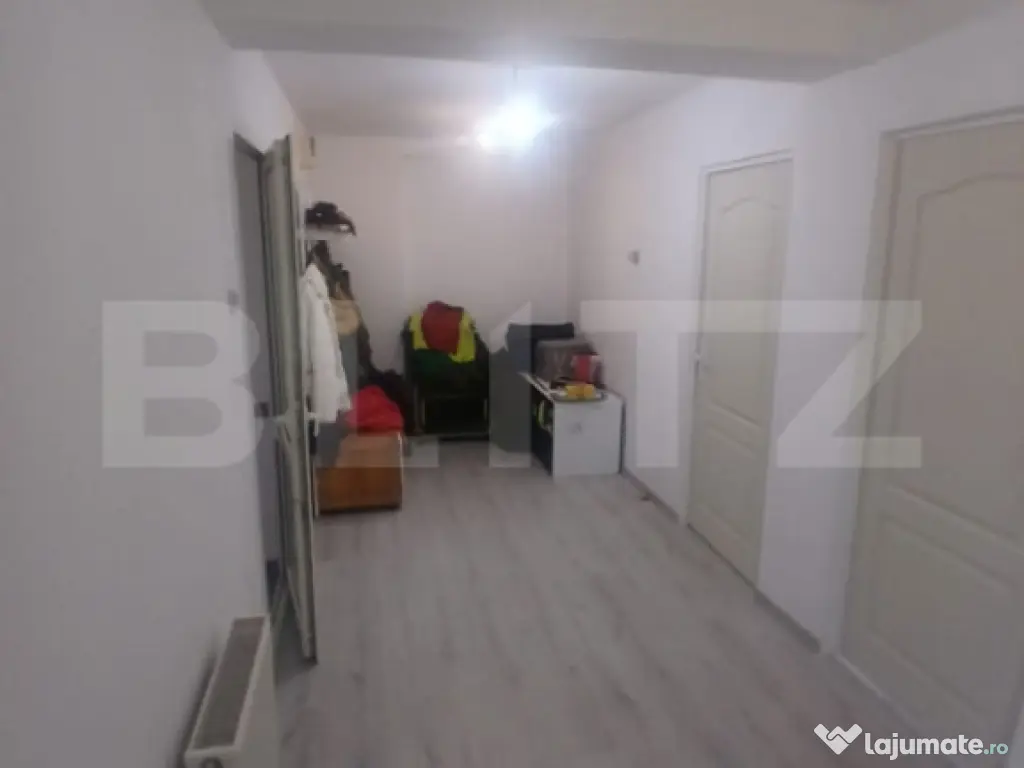 Apartament la casa 4 camere - Bucium