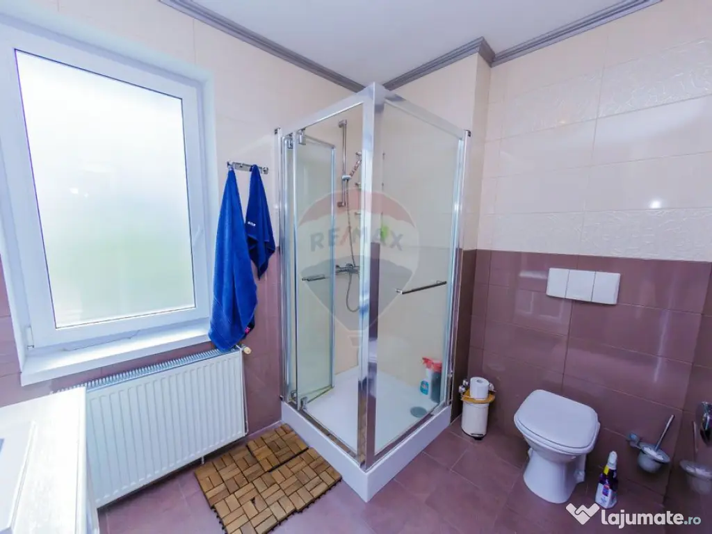 Vilă cu 5 camere de închiriat 