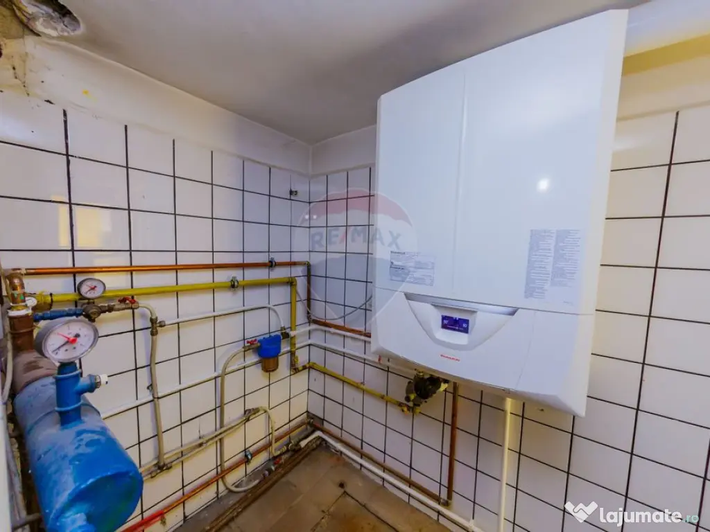 Vilă cu 5 camere de închiriat 