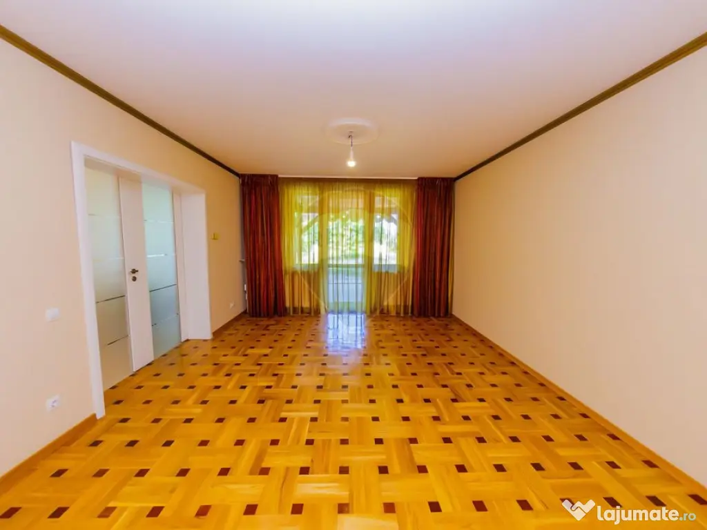 Vilă cu 5 camere de închiriat 