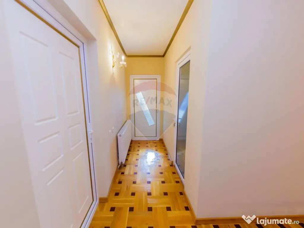 Vilă cu 5 camere de închiriat 