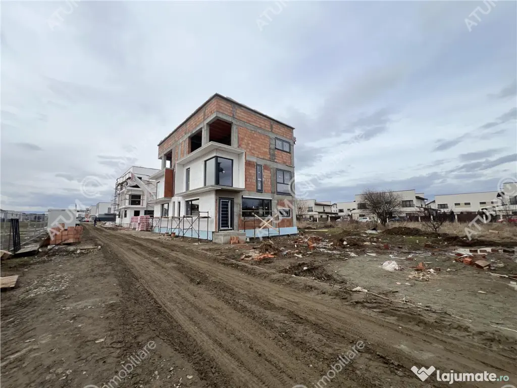 Casa moderna cu 4 camere 3 bai si teren de 214 mp zona Triaj 