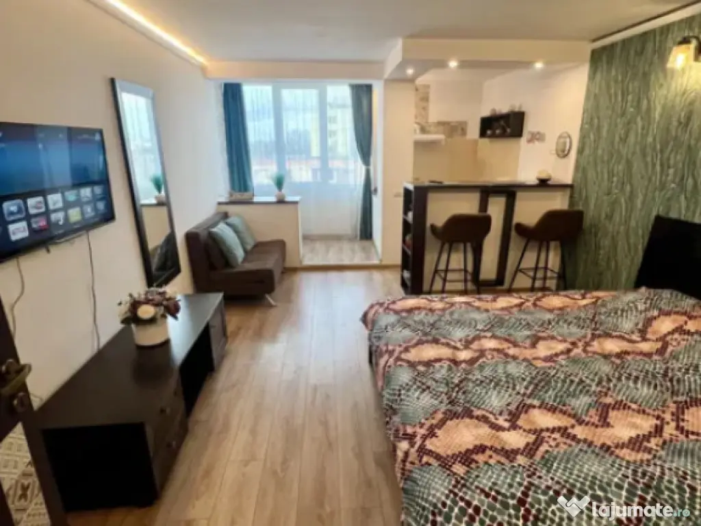 Garsoniera decomandat - zona Garii