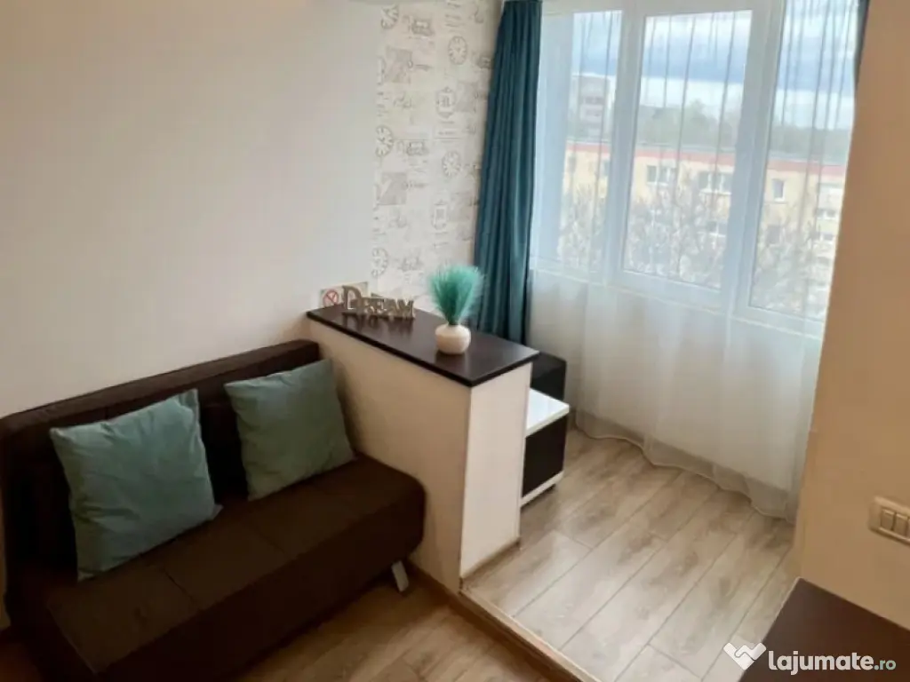 Garsoniera decomandat - zona Garii