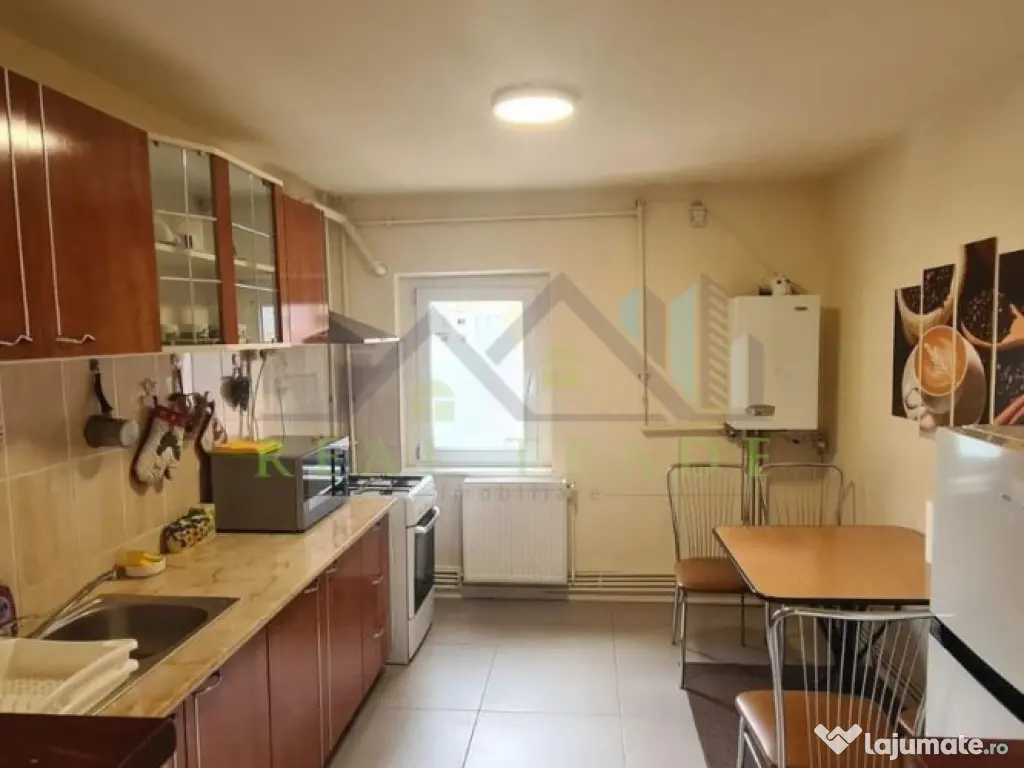 Apartament 3 camere decomandat Centrul Civic