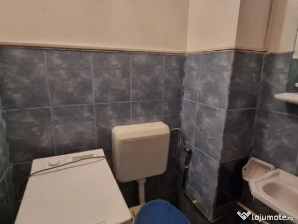 Apartament 3 camere, decomandat - zona Racadau.