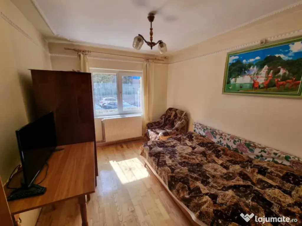 Apartament 3 camere, decomandat - zona Racadau.