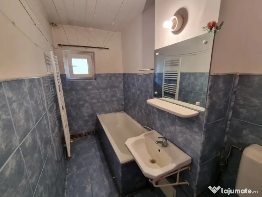 Apartament 3 camere, decomandat - zona Racadau.