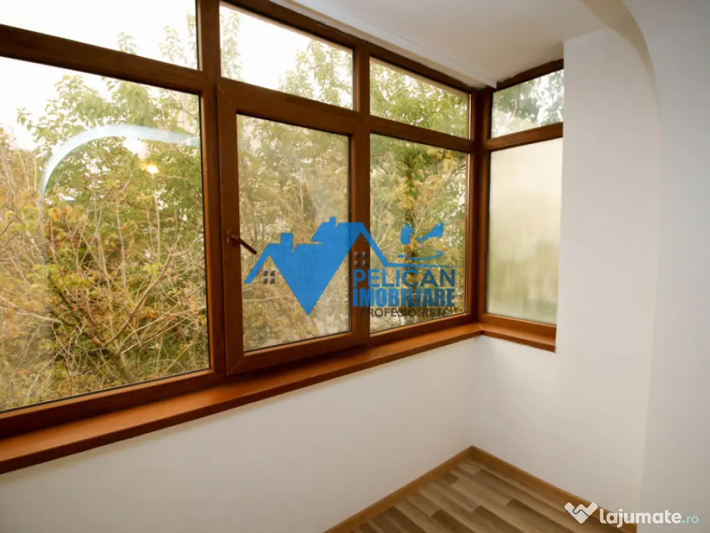 Vest, U-uri, 3 camere, decomandat, renovat 