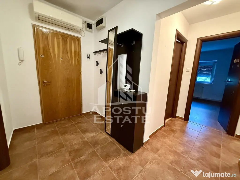 Apartament cu 3 camere, 2 bai, centrala proprie, zona Soa... 